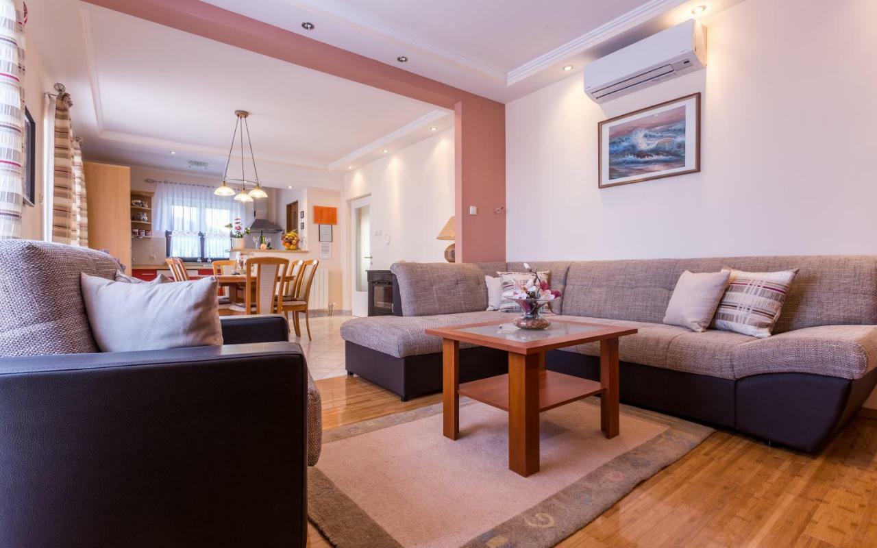 Apartment Smilja Malinska Kültér fotó